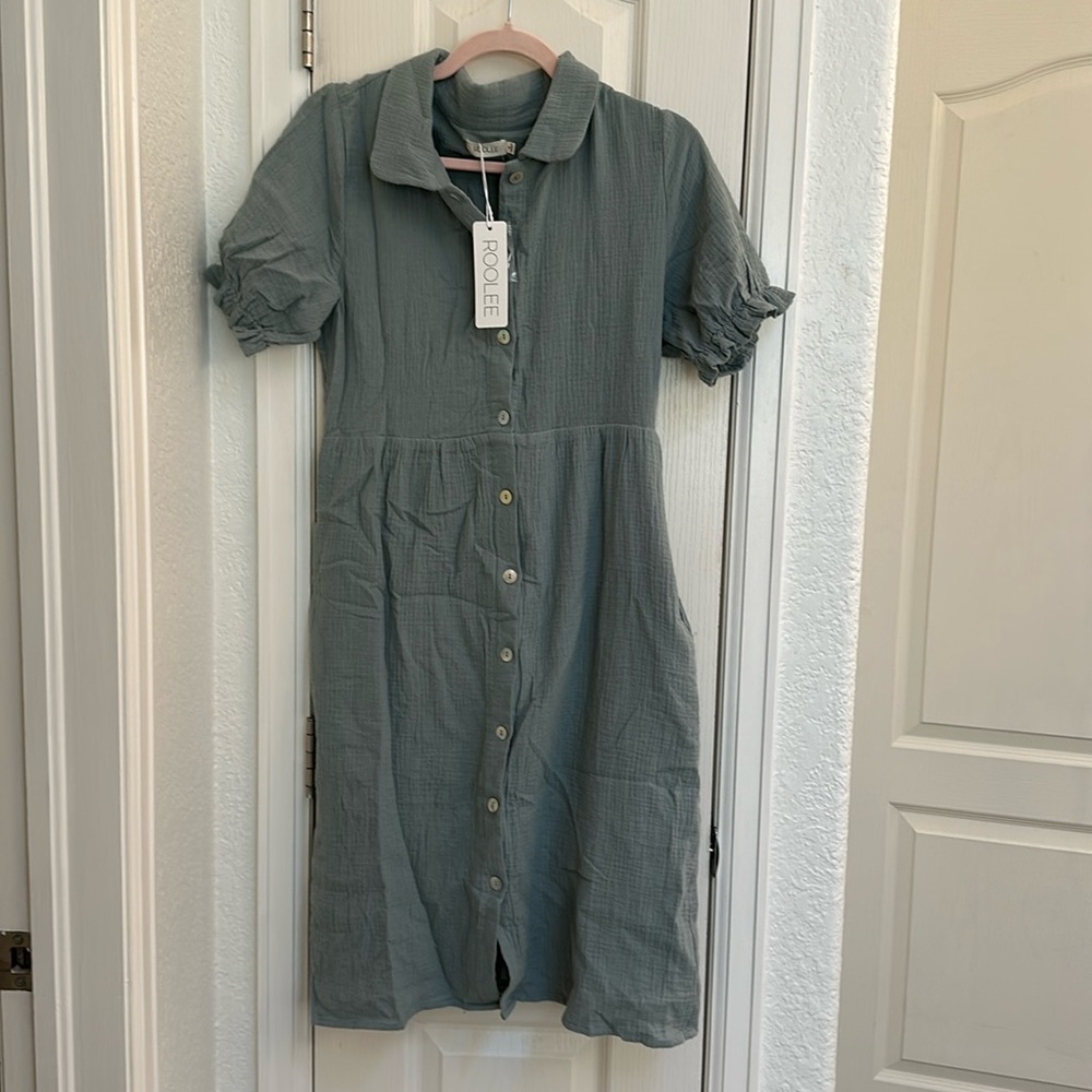 Roolee Women’s Dress. Size small. Never worn. Has pockets